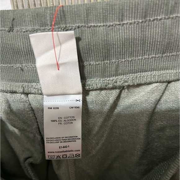 NEW SHORT Russell Athletic - Picture 6 of 7